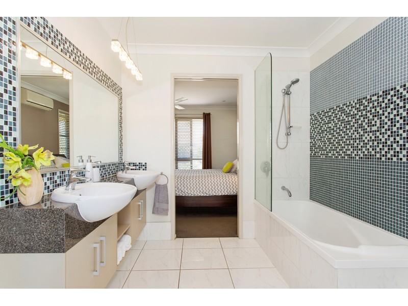1 Goldfinch Drive, Parkhurst QLD 4702