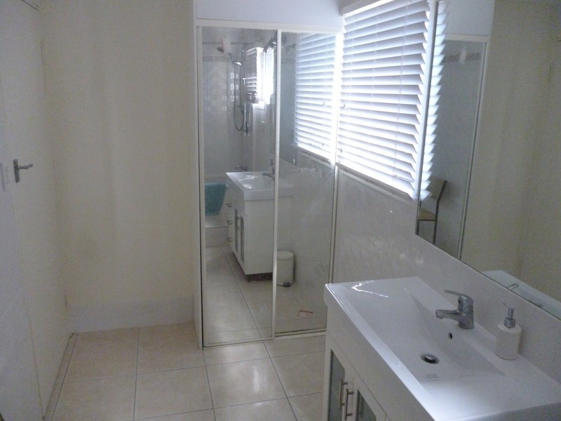120 Schofield Parade, Keppel Sands QLD 4702