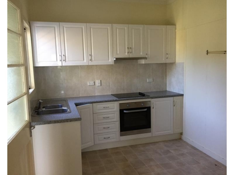 184 High Street, Berserker QLD 4701