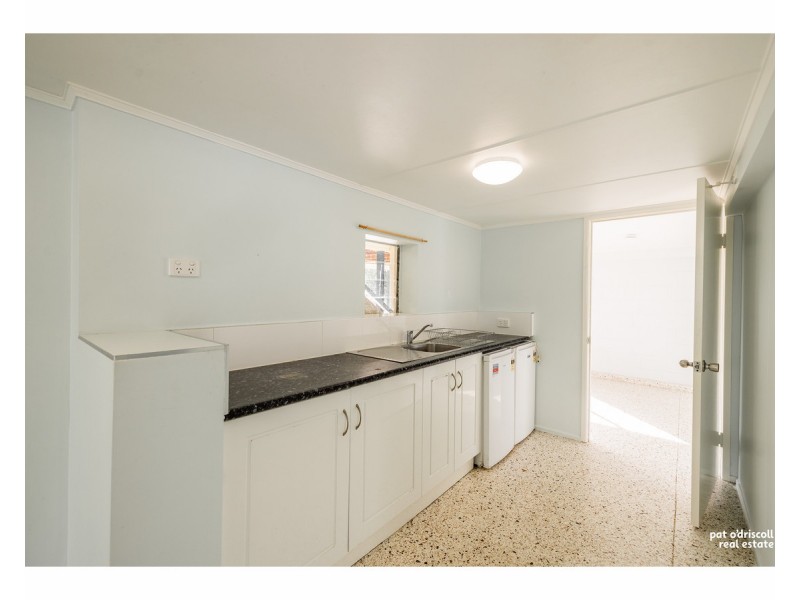8 Kerr Street, Park Avenue QLD 4701
