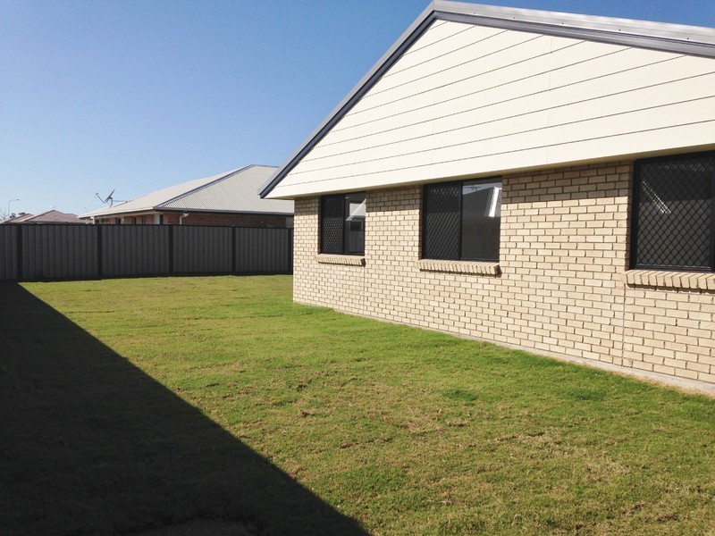 12 Bell Trees Place, Gracemere QLD 4702