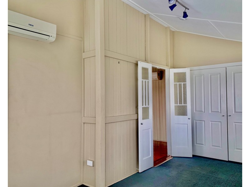 8 Bertram Street, Park Avenue QLD 4701