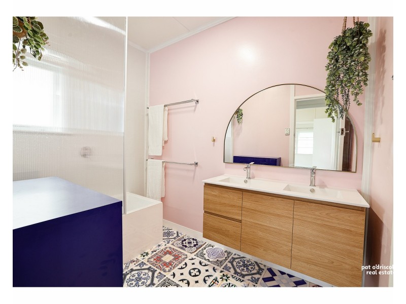 27 Dagmar Street, The Range QLD 4700