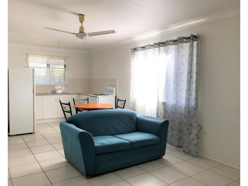 2/94 Stenlake Avenue, Kawana QLD 4701