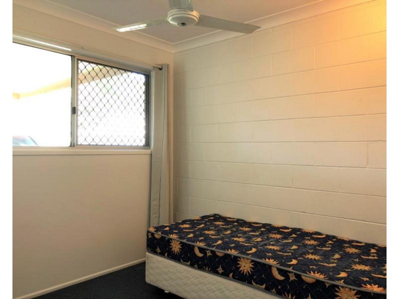 2/94 Stenlake Avenue, Kawana QLD 4701