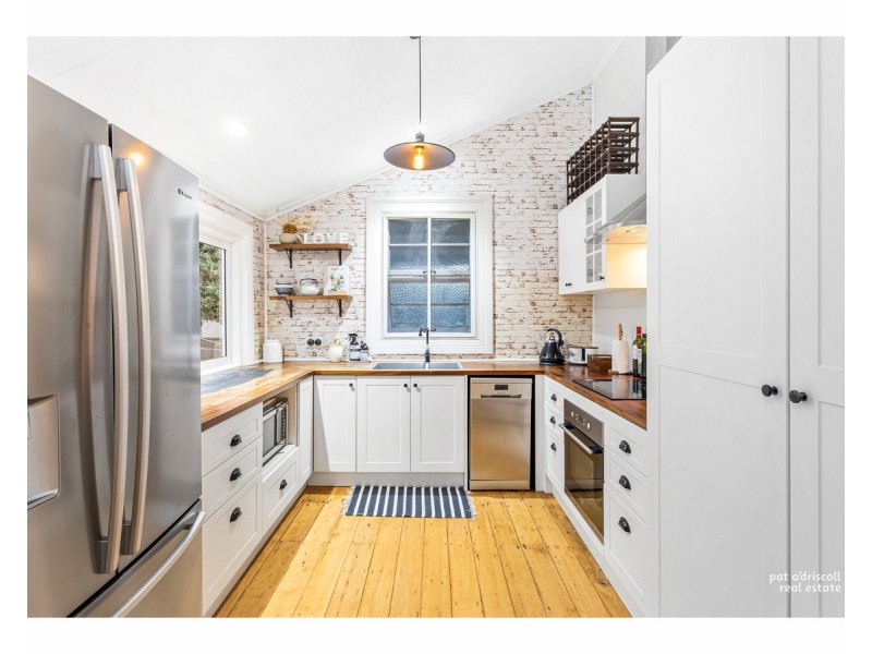 33 Church Street, Allenstown QLD 4700