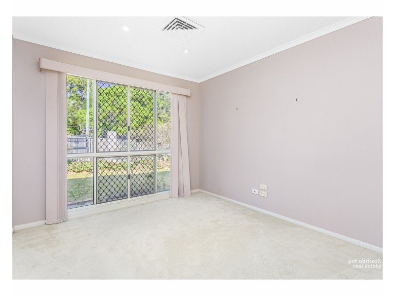 4 Herley Street, The Range QLD 4700