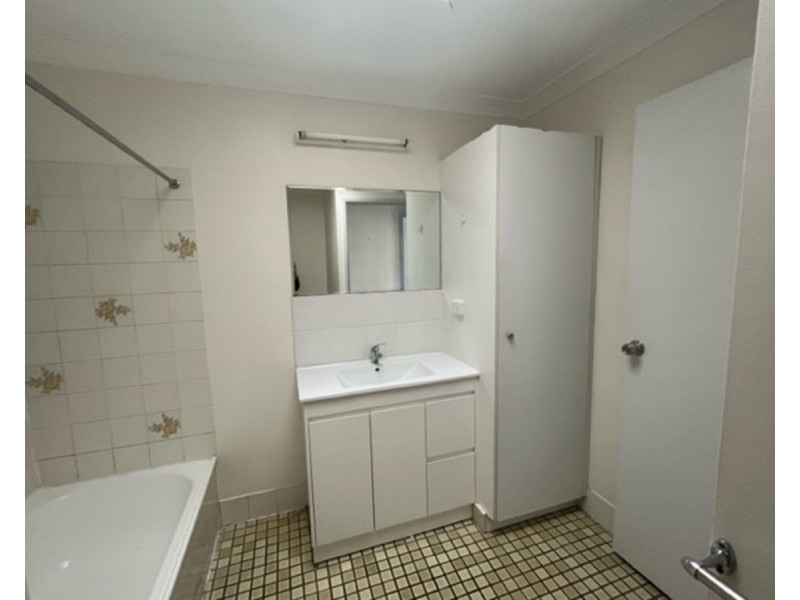 1/47 Medcraf Street, Park Avenue QLD 4701