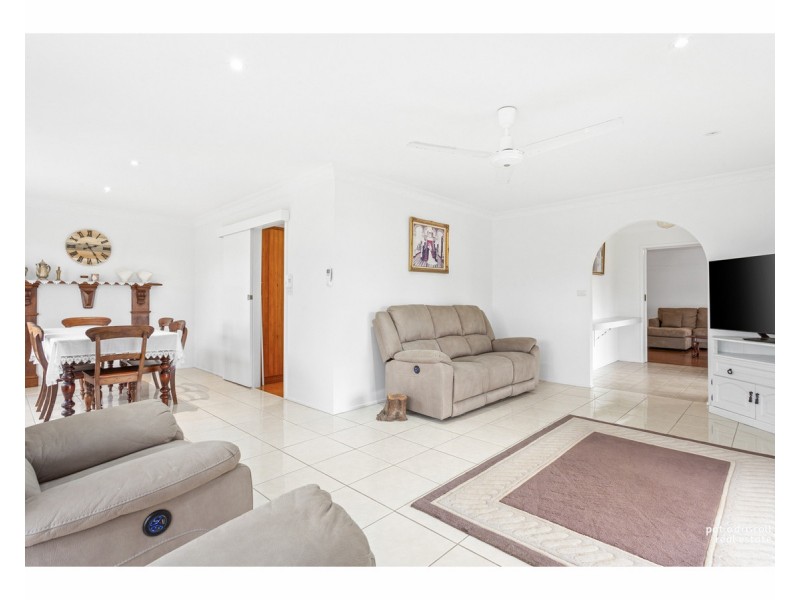 22 Rayner Road, Alton Downs QLD 4702