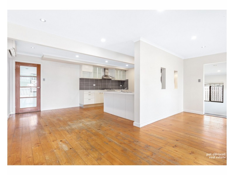 16 Thompson Street, Park Avenue QLD 4701