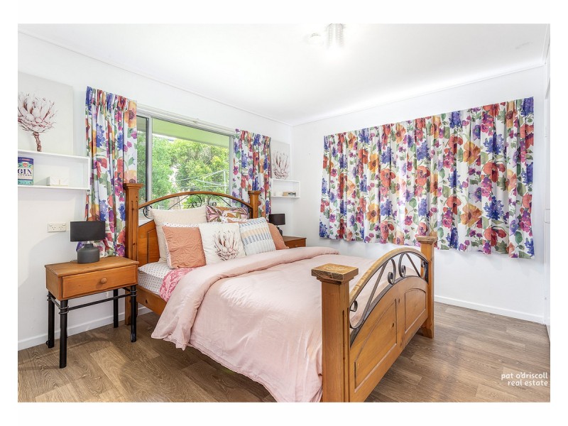 33 Queen Street, The Range QLD 4700