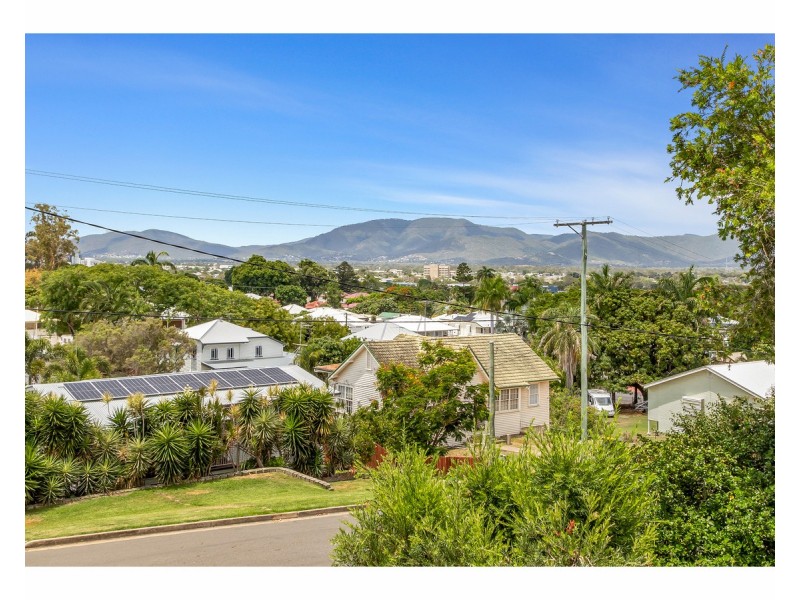 33 Queen Street, The Range QLD 4700