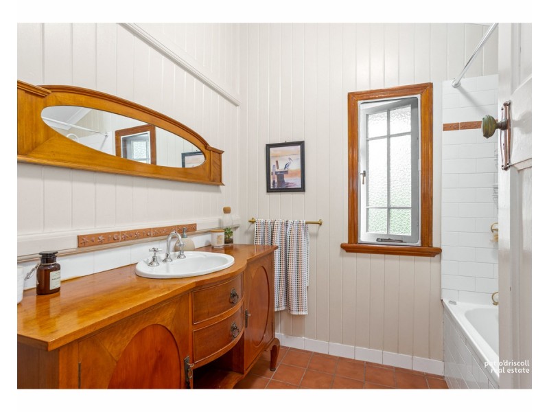 32 Henry Street, The Range QLD 4700