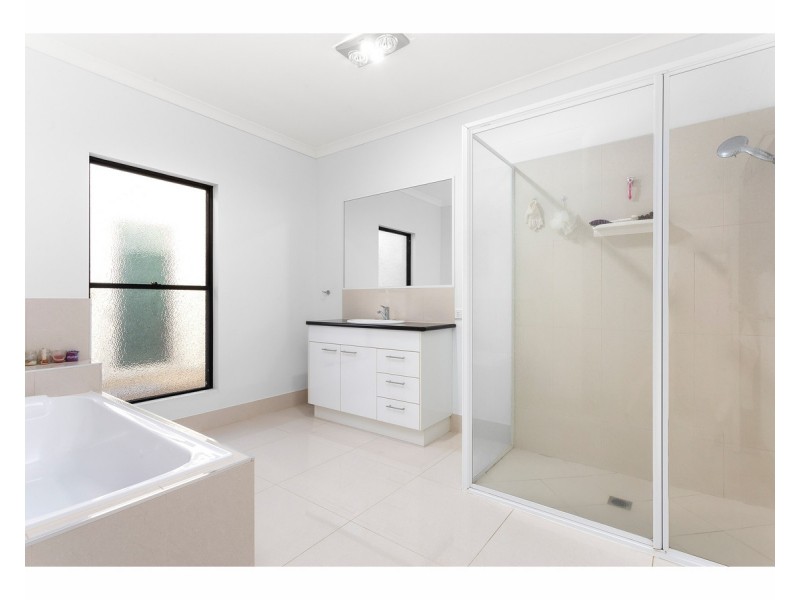 3 Cochrane Place, Kawana QLD 4701