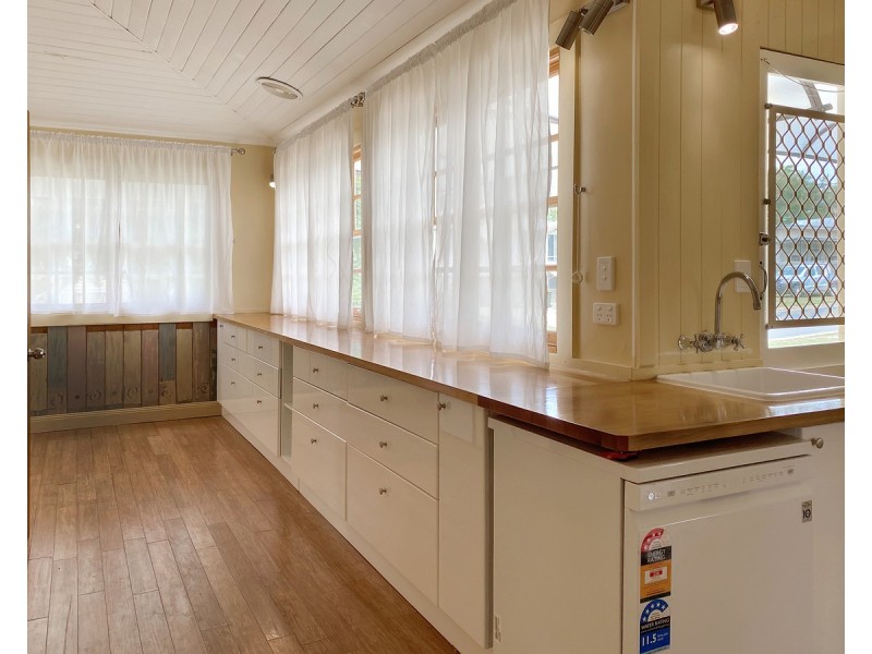 52 Davis Street, The Range QLD 4700