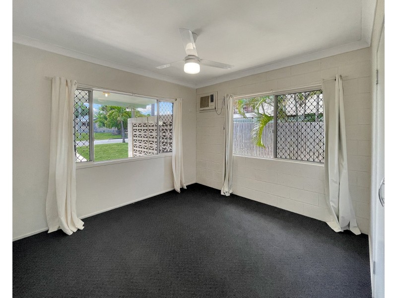 1/218 Horton Street, Koongal QLD 4701