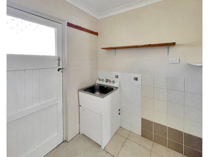 1/218 Horton Street, Koongal QLD 4701