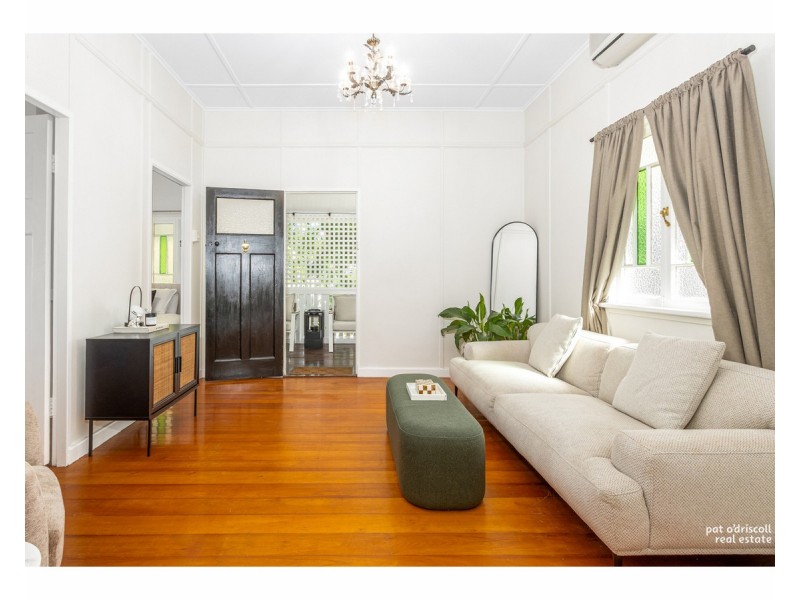 8 Dobbs Street, The Range QLD 4700