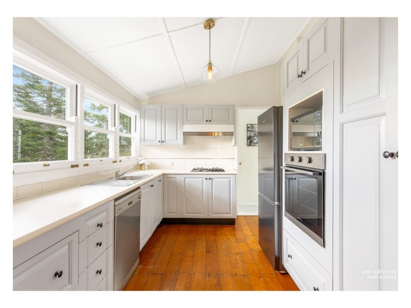 8 Dobbs Street, The Range QLD 4700