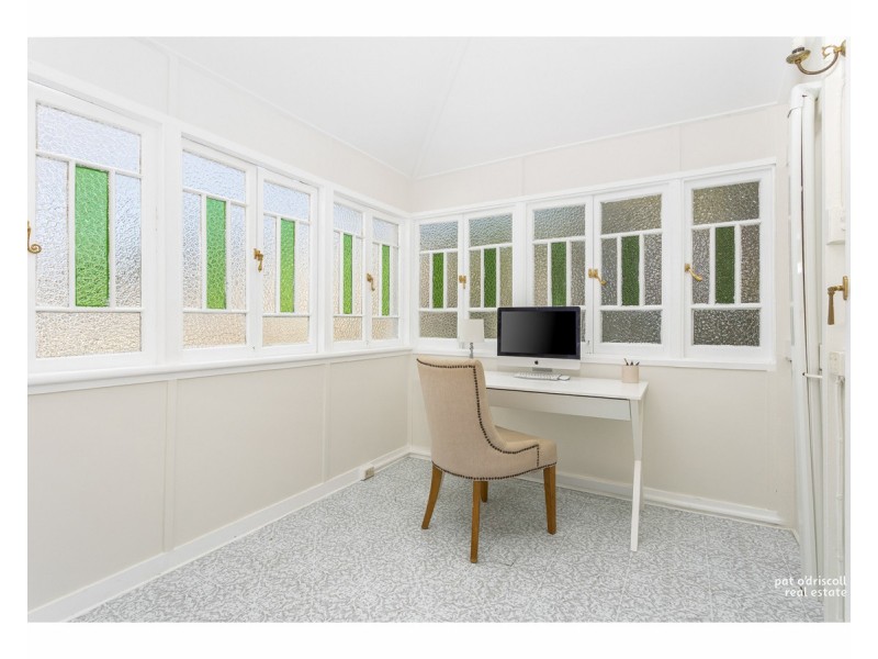 8 Dobbs Street, The Range QLD 4700