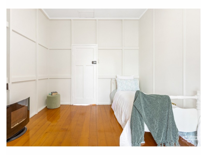 8 Dobbs Street, The Range QLD 4700