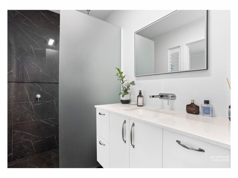 8 Laura Close, Rockyview QLD 4701