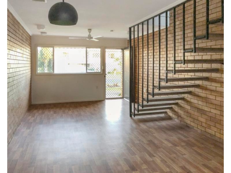 2/227 Flowers Avenue, Frenchville QLD 4701