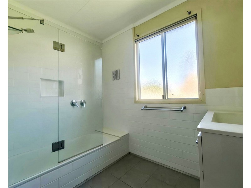 298 Waterloo Street, Berserker QLD 4701