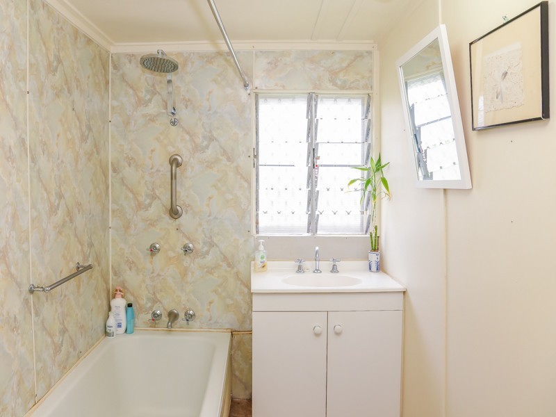 21 Thackeray Street, Park Avenue QLD 4701