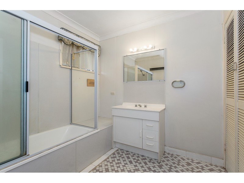 9 Harriette Street, Park Avenue QLD 4701