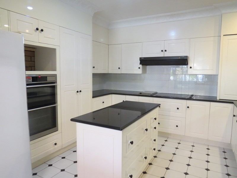 10 Davey Avenue, Frenchville QLD 4701