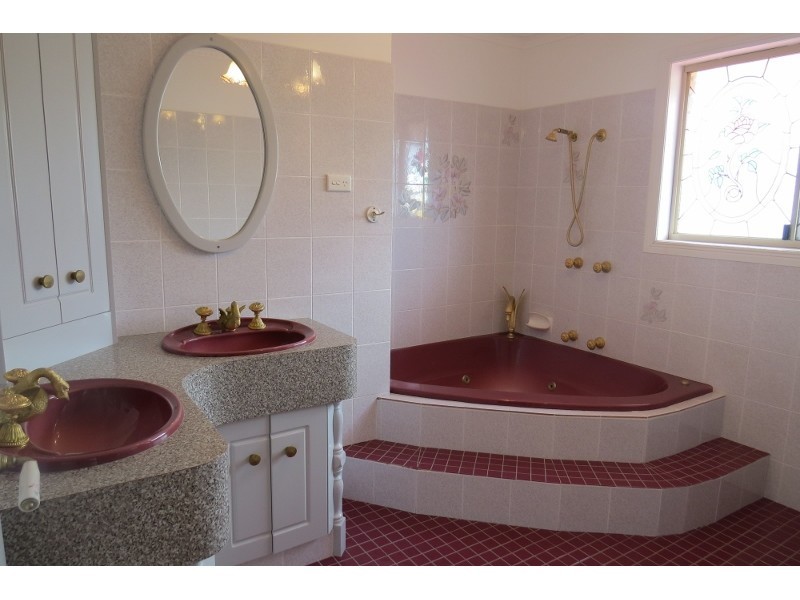 10 Davey Avenue, Frenchville QLD 4701