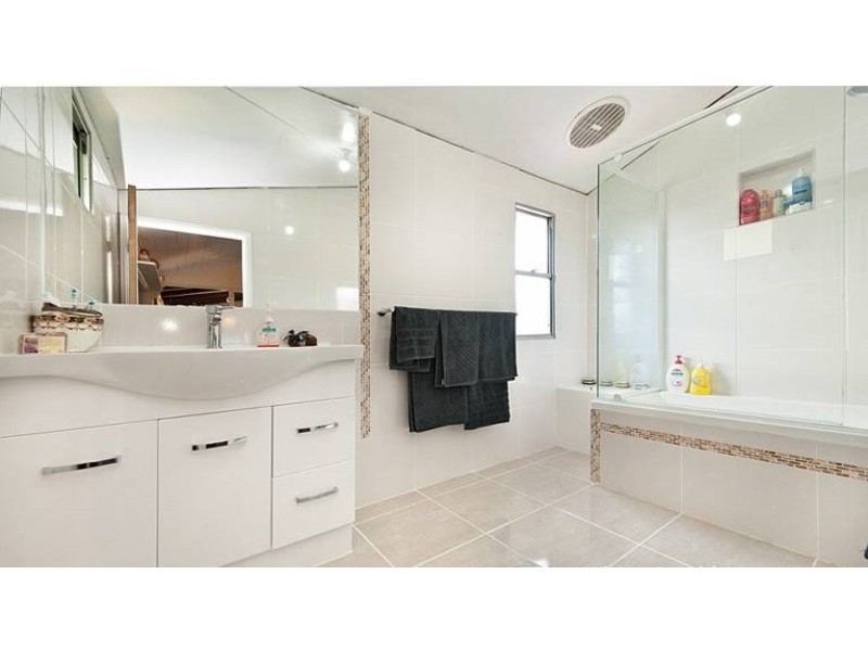 72 Haynes Street, Park Avenue QLD 4701
