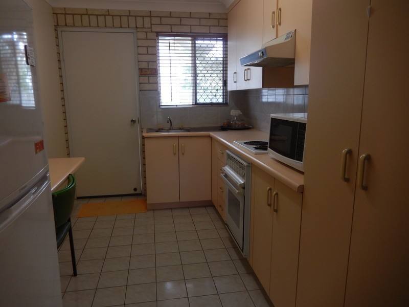 2/235 Dean Street, Berserker QLD 4701