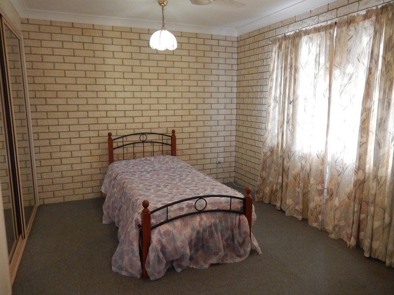 2/235 Dean Street, Berserker QLD 4701