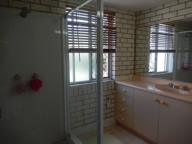 2/235 Dean Street, Berserker QLD 4701