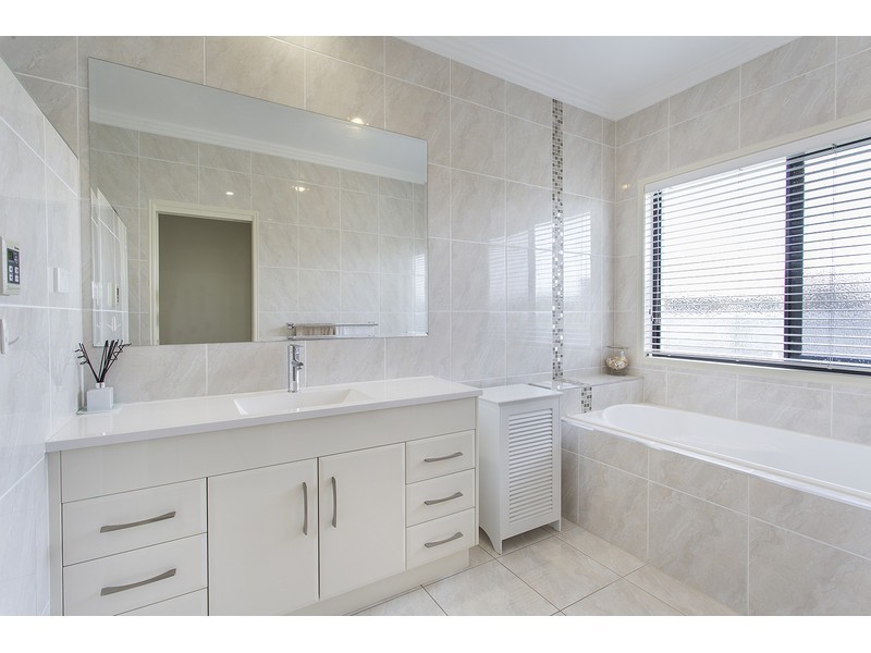20 Stirling Drive, Rockyview QLD 4701