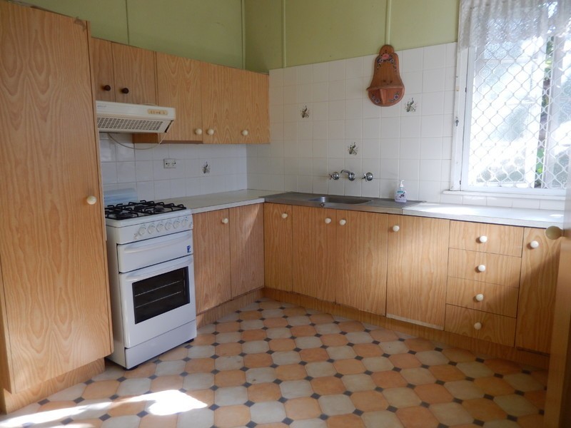 143 High Street, Berserker QLD 4701