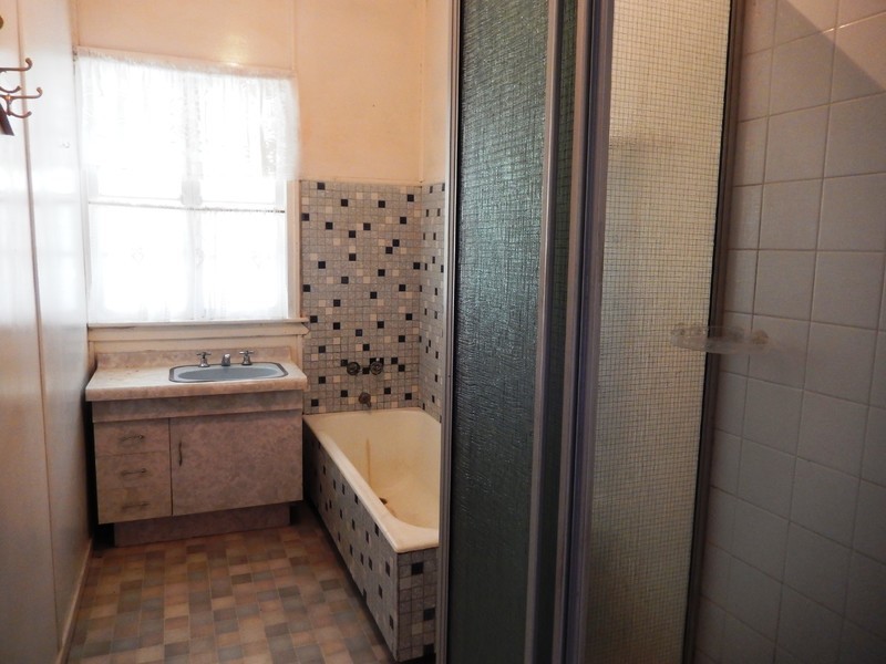 143 High Street, Berserker QLD 4701