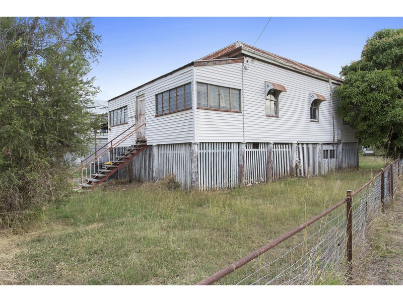 13 Edward Street, Berserker QLD 4701