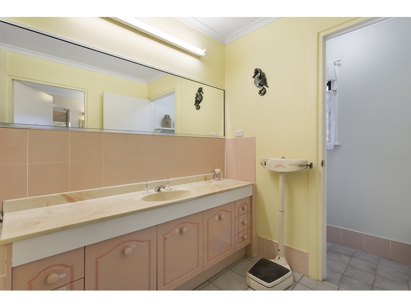 54 Spring Creek Close, The Caves QLD 4702