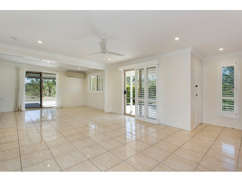 77 Nerimbera School Road, Nerimbera QLD 4701