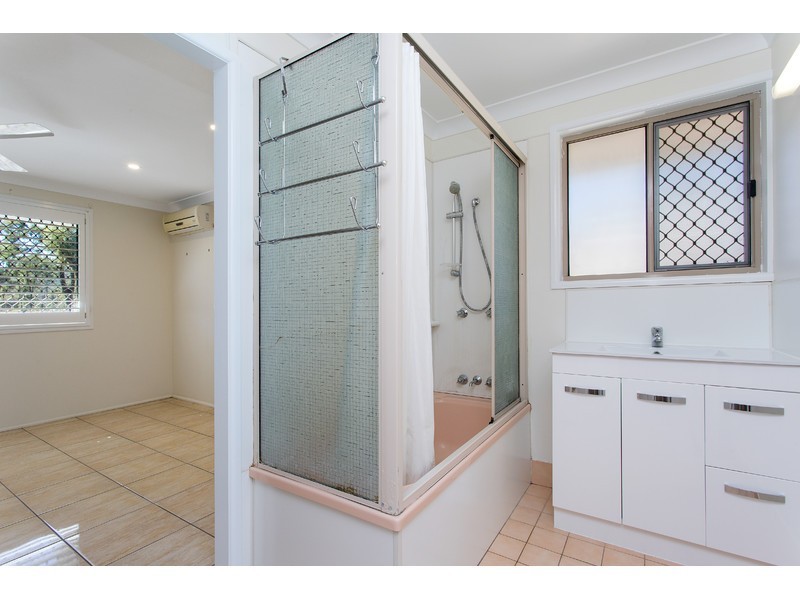 77 Nerimbera School Road, Nerimbera QLD 4701