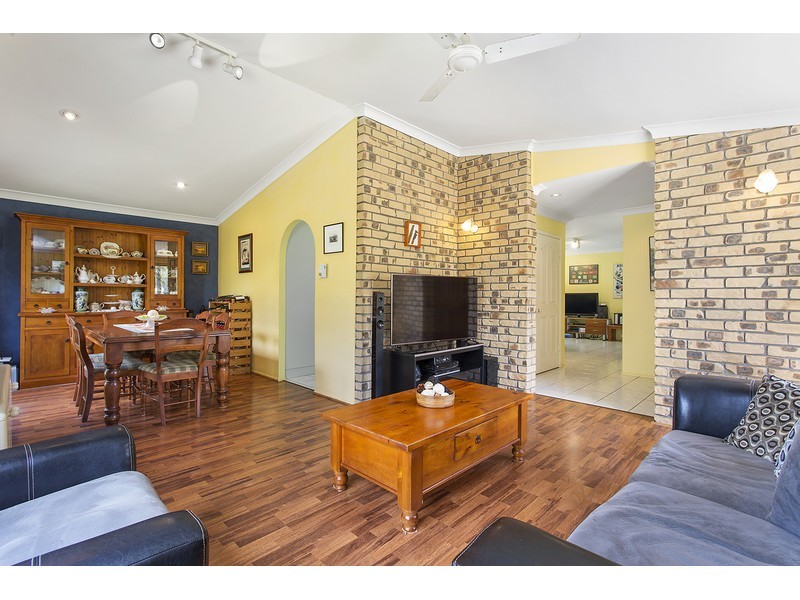 27 Schlencker Drive, Glenlee QLD 4711