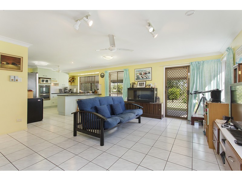 27 Schlencker Drive, Glenlee QLD 4711