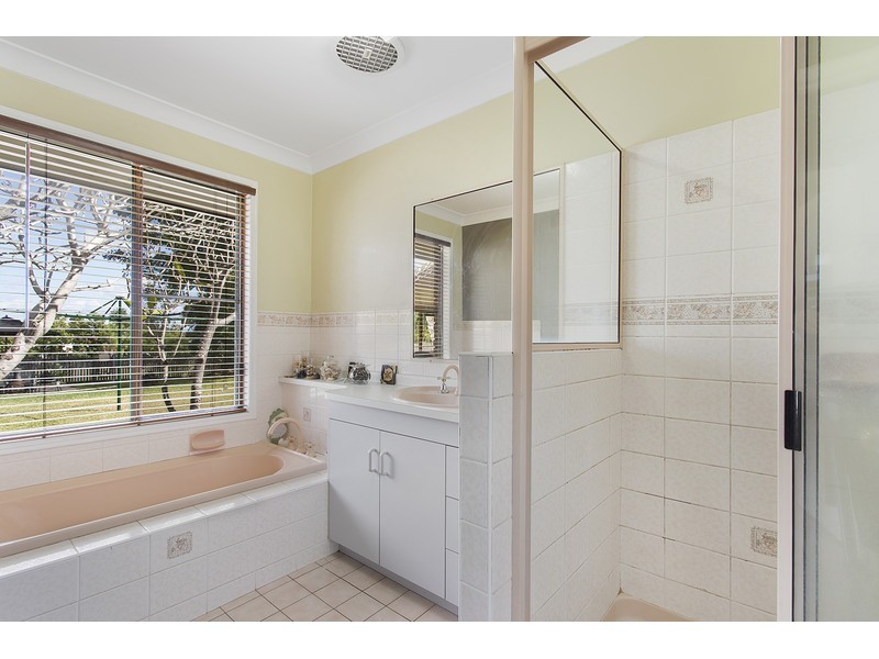 27 Schlencker Drive, Glenlee QLD 4711