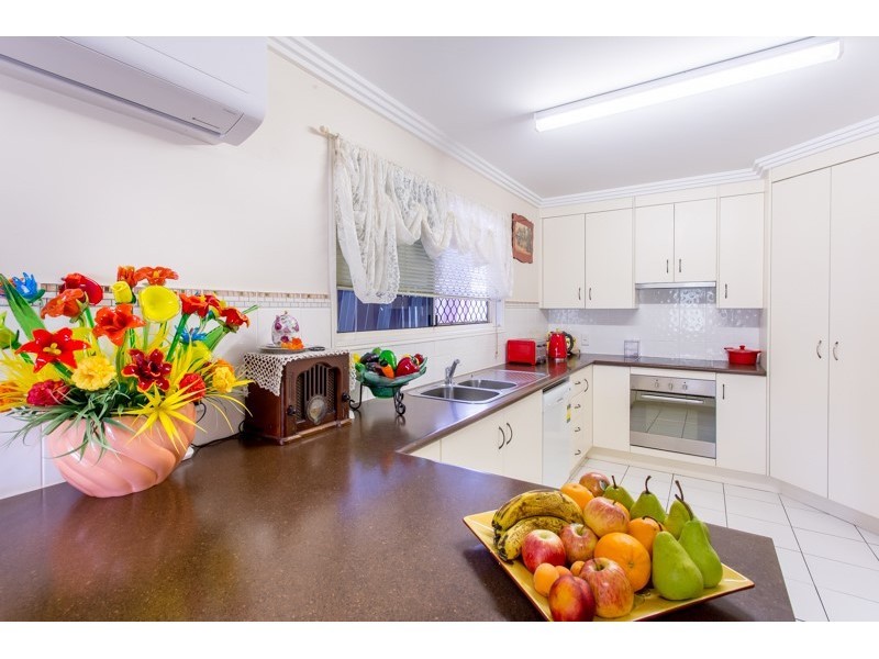 44 Card Street, Berserker QLD 4701