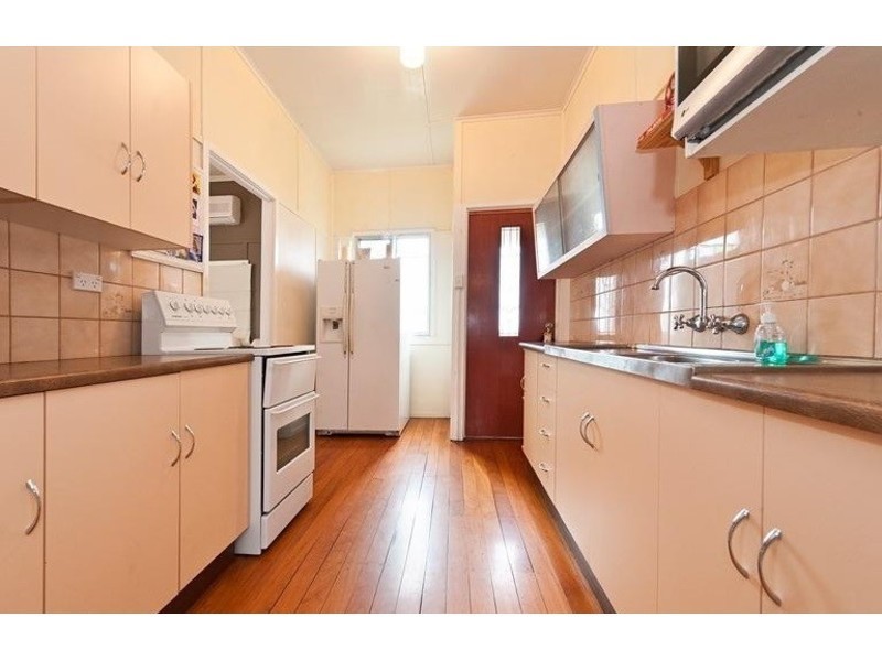 19 Meade Street, Wandal QLD 4700