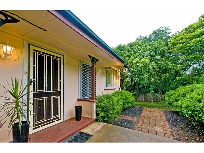 19 Meade Street, Wandal QLD 4700