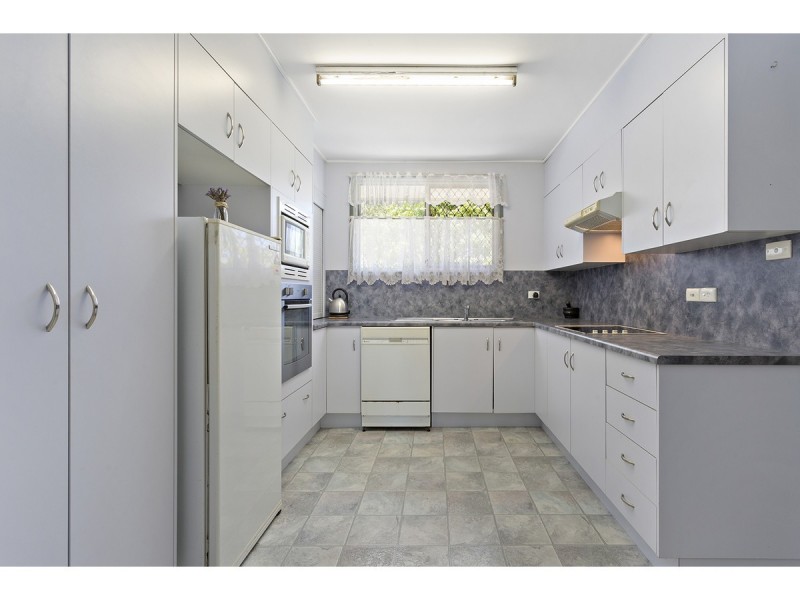 6 Ball Court, Park Avenue QLD 4701